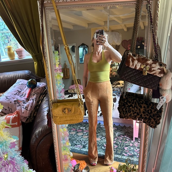 ALO Yoga Camel Flare Pants s cords - Picture 3 of 16